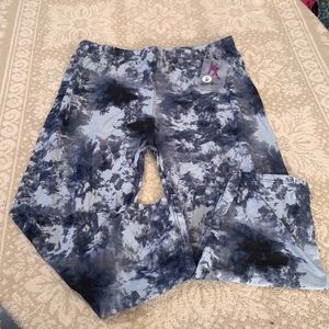 Buskin’s “Blue Lagoon” Capri Leggings